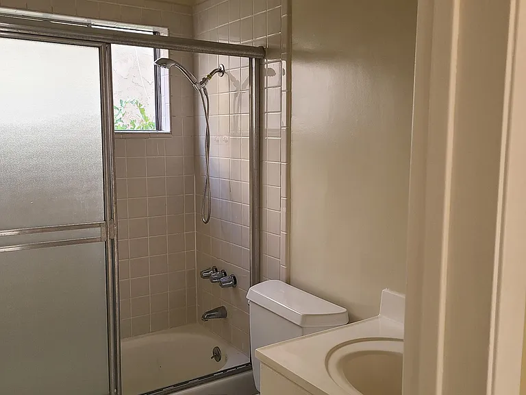 643 Hill St #B — Photo 13