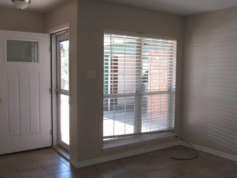 2933 Wedgewood Dr — Photo 6