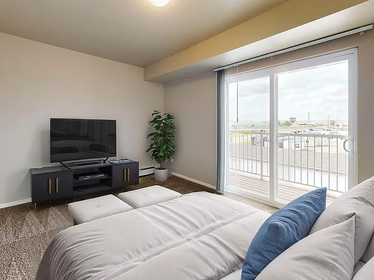 Custer Crossing Apartments — Photo 15