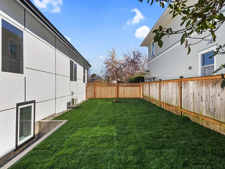 1620 Hoyt Ave — Photo 13