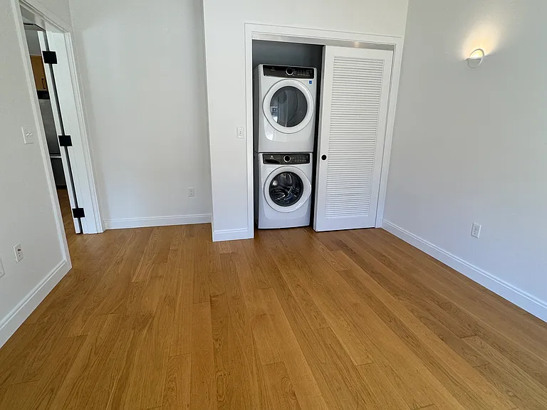 87 Gardner St — Photo 8