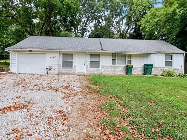 1915 Green Valley Dr, Saint Louis, MO 63136