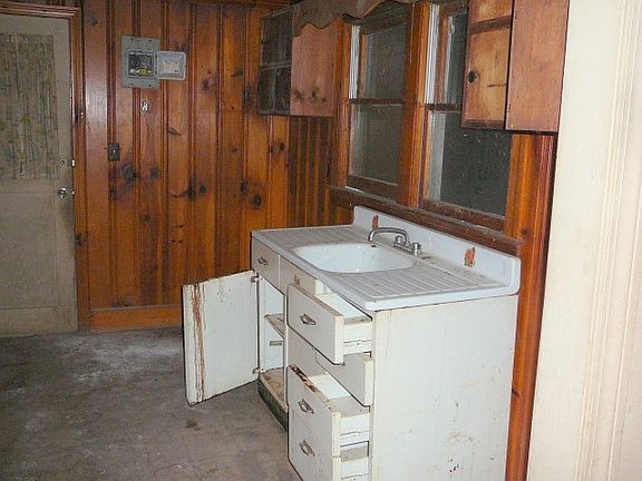 4th image of 205 Oak Dr
