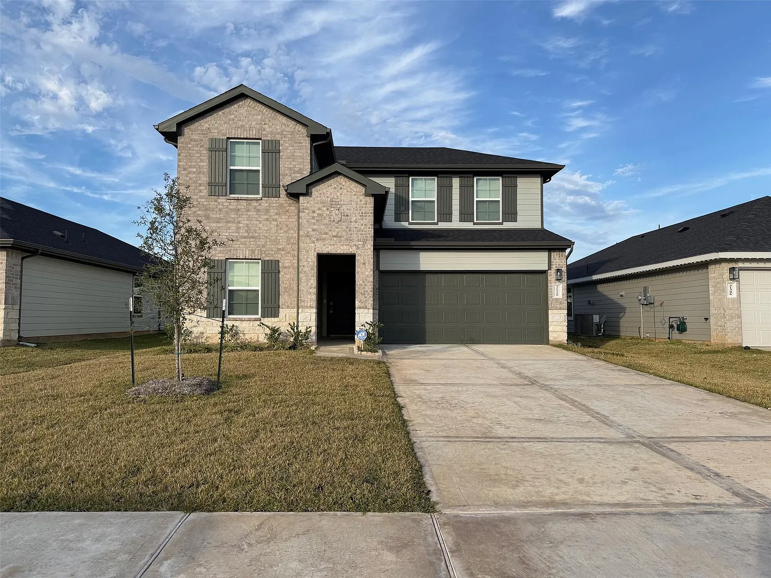 4 bed, 3.0 bath, 2251 sqft, $2,260 — Photo 2