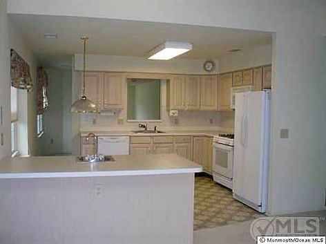 3rd image of 2305 N Chanticleer Ct
