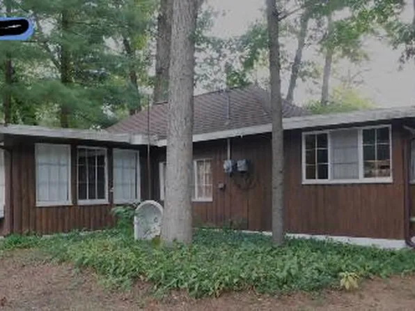 1336 E Hess Lake Dr, Grant, MI 49327