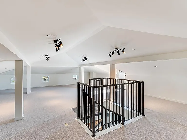 4690 Tompkins Ave — Photo 12