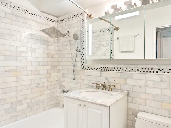 315 East 70th Street image 9 of 15