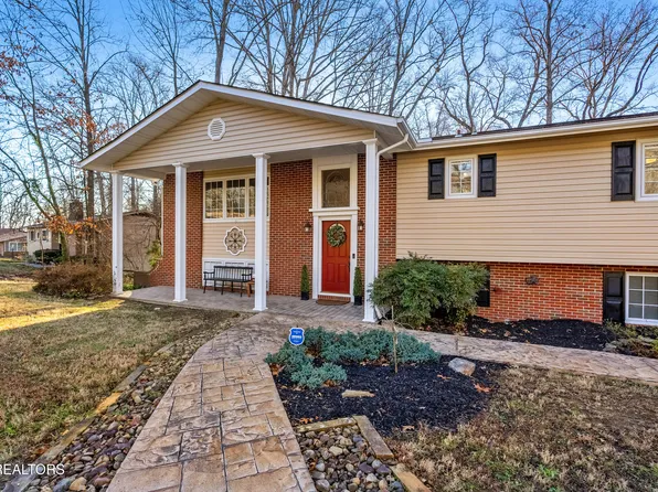 135 Normandy Rd, Oak Ridge, TN 37830