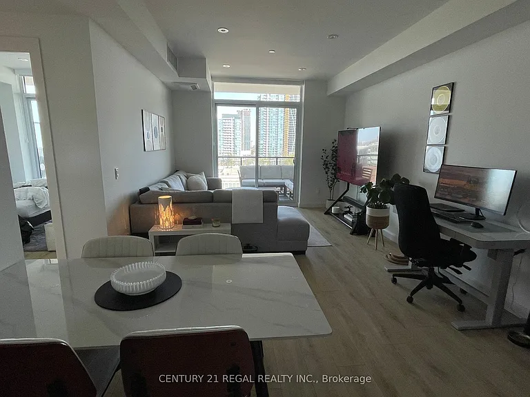 741 King St W #708 — Photo 9