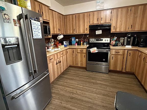5th image of 207 Woodbine St