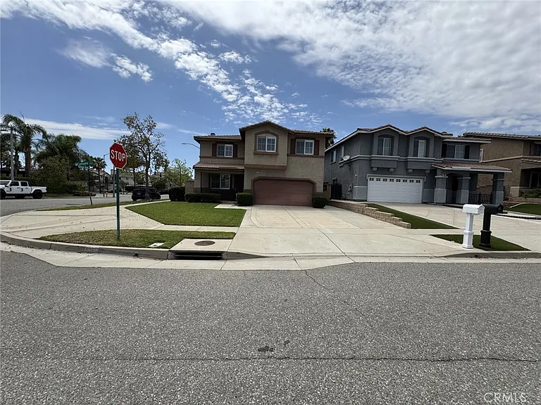 7030 Fontaine Pl — Photo 2