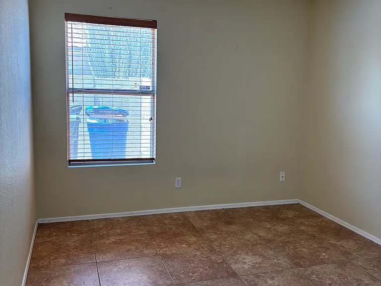 1289 W Maria Ln — Photo 15