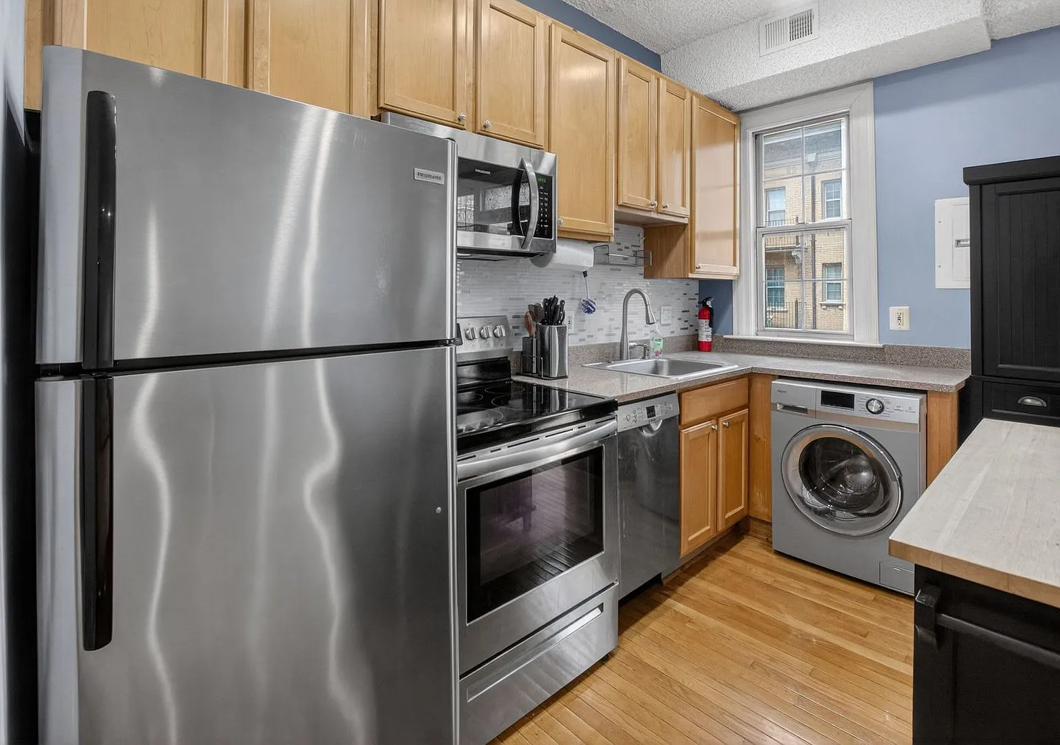 Sunny 1br with Balcony in Columbia Heights! First Month Free! — Photo 3