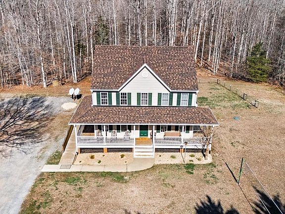3rd image of 214 Castle Park Ln