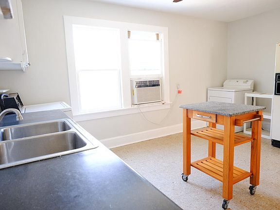 3rd image of 171 Bassett Ave #2