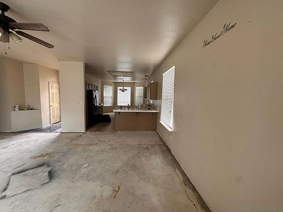 4th image of 2402 W Vine Ave