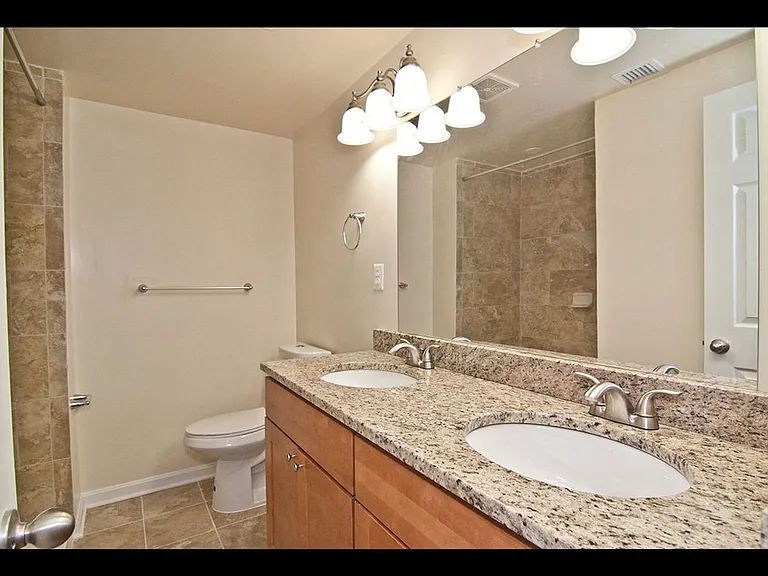 Oaklawn Apartments — Photo 5