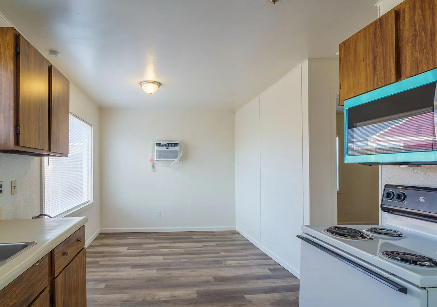 1 Bedroom 1 Bath Home for Rent!! — Photo 4