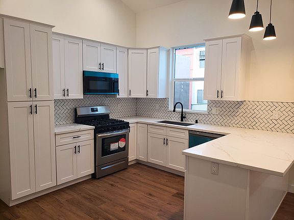 5th image of 2633 S Manhattan Pl #3