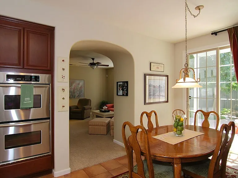 850 Belmont Ln — Photo 6