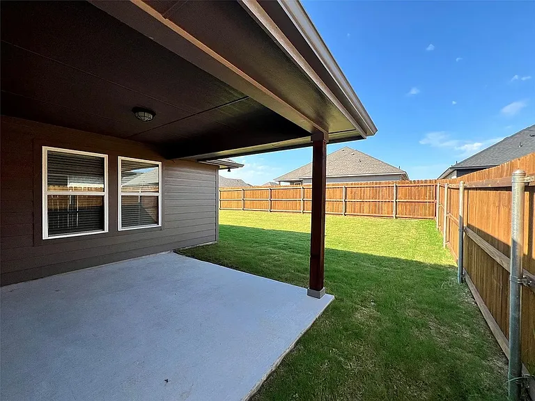 806 Greyson Ln — Photo 18