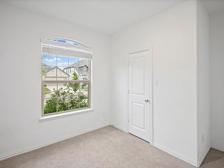 5948 Priory Dr — Photo 4