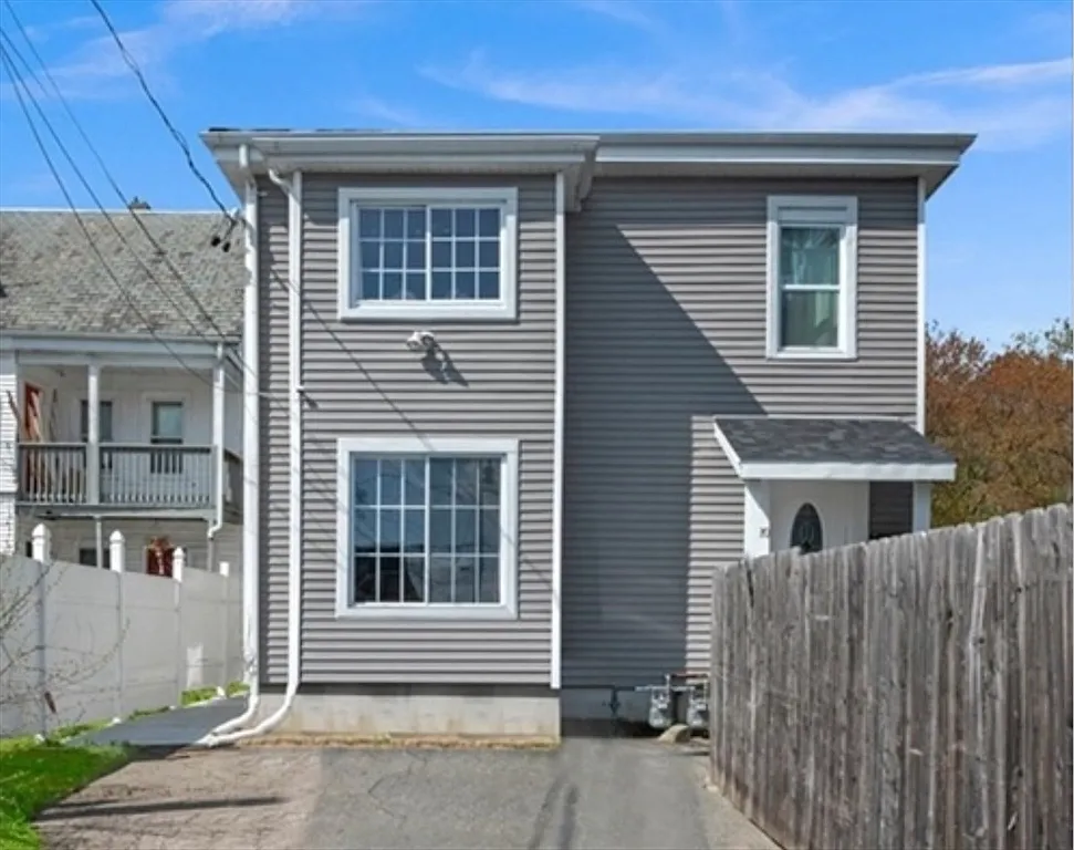 2 bed, 1.0 bath, 5000 sqft, $2,300 — Photo 1