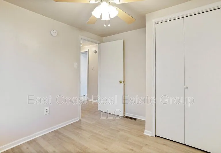 118 S Locust St — Photo 6