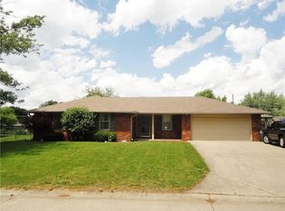 1822 Roundhill Dr, Anderson, IN 46013