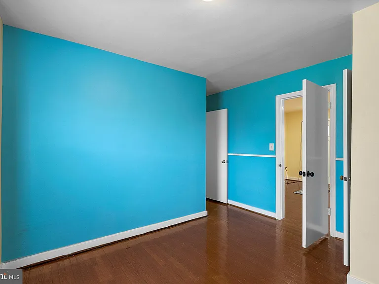 10112 Sutherland Rd — Photo 11