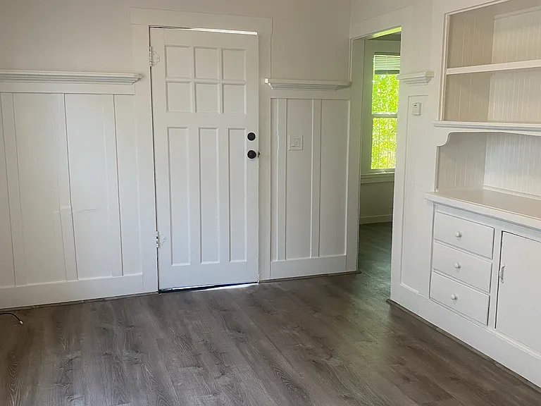 18014 Riverside Dr #4 — Photo 2