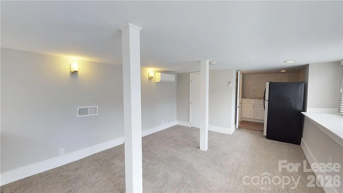 Studio, 1.0 bath, 287 sqft, $975 — Photo 2