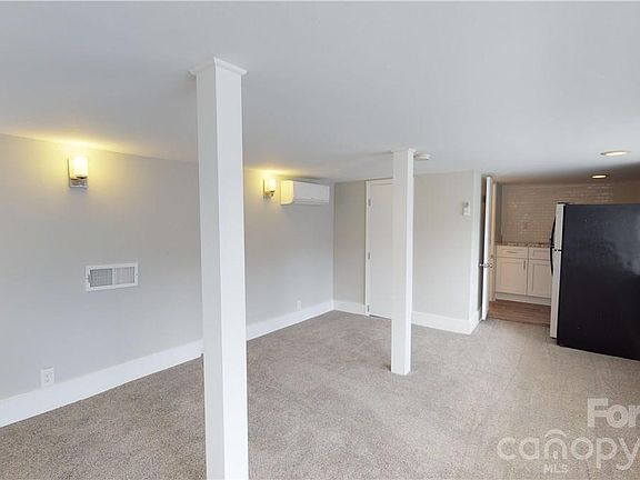 2nd image of 428 Hawthorne Ln APT 5