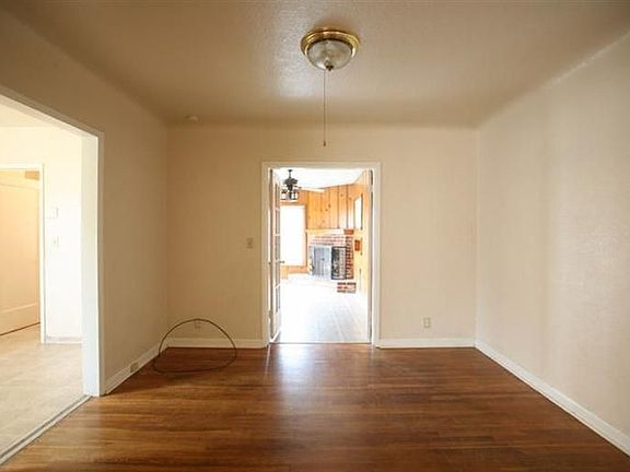 4th image of 1475 N Farris Ave