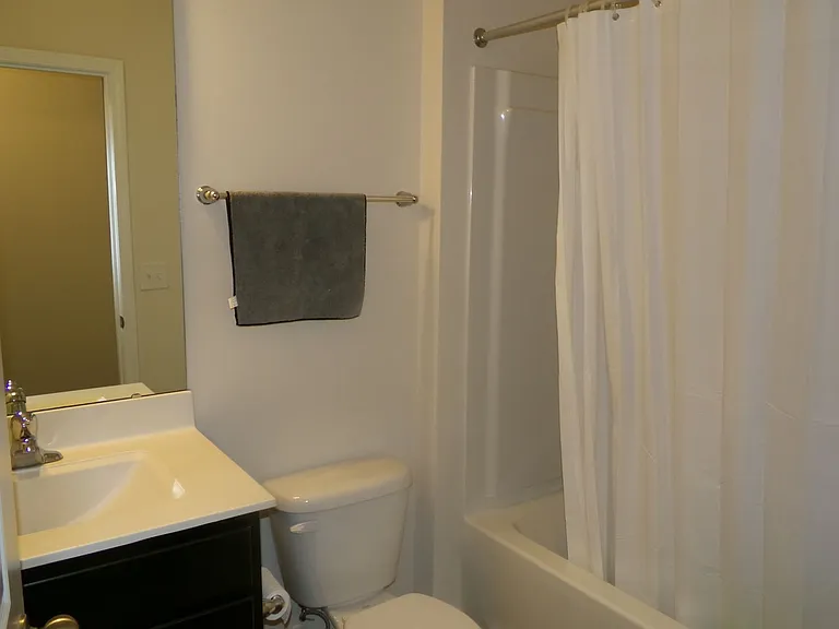 1419 Sawyer Ave — Photo 15