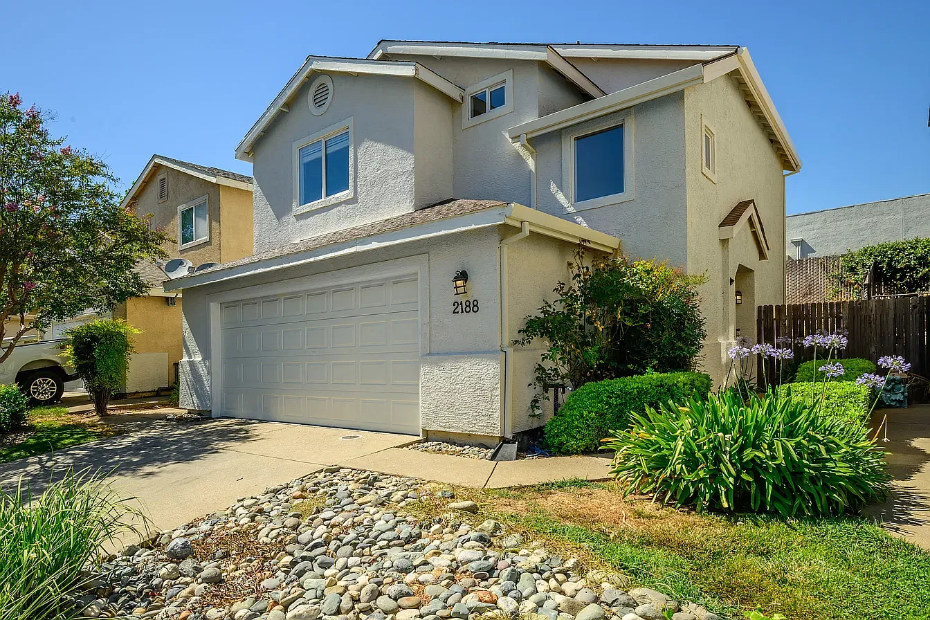 3 bed, 1358 sqft, $2,700 — Photo 4