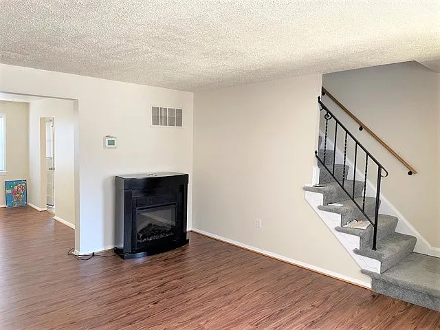 Renovated 3 BR 1.5 BA on Dead-End Street — Photo 2