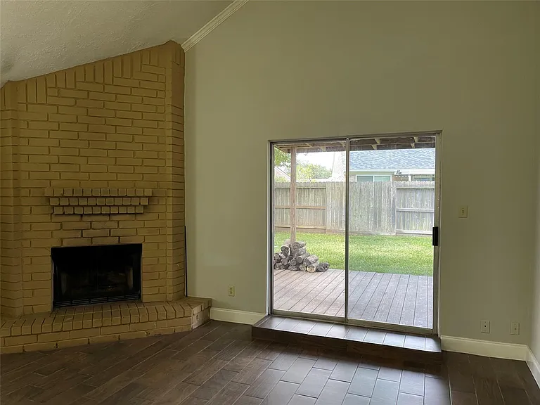 3118 Redcliff Dr — Photo 8
