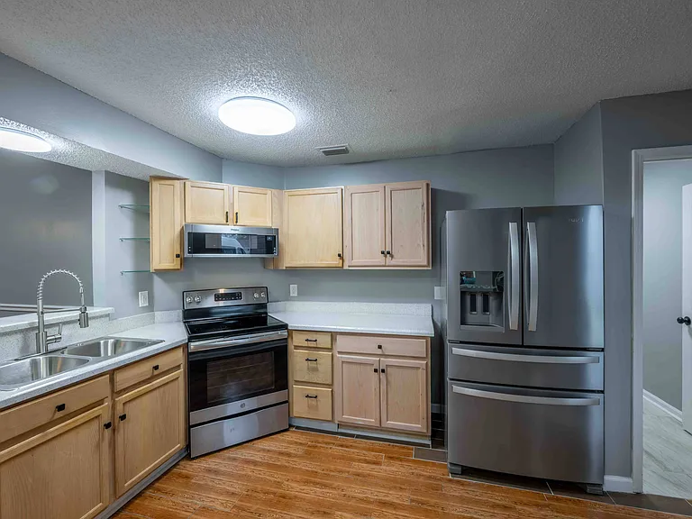 2645 Sam Houston Pl — Photo 3
