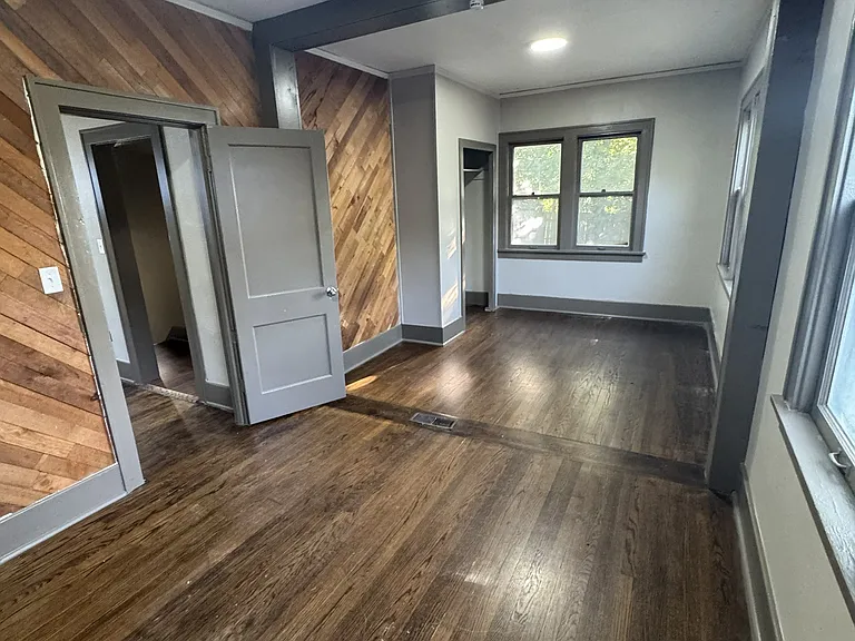 2548 N 48th Ave — Photo 13