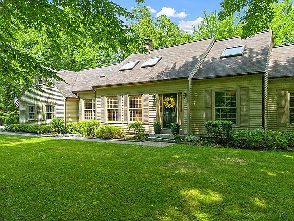 4th image of 31 Pheasant Run Road