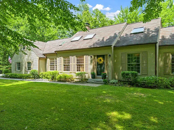 31 Pheasant Run Road, Belgrade, ME 04917