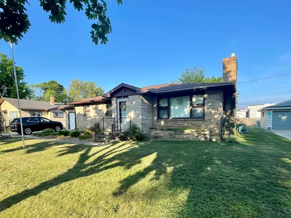 825 N 20th St, Escanaba, MI 49829