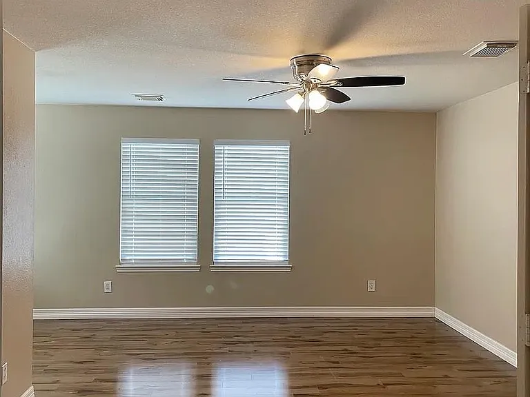 18211 Temple Hill Ln — Photo 6