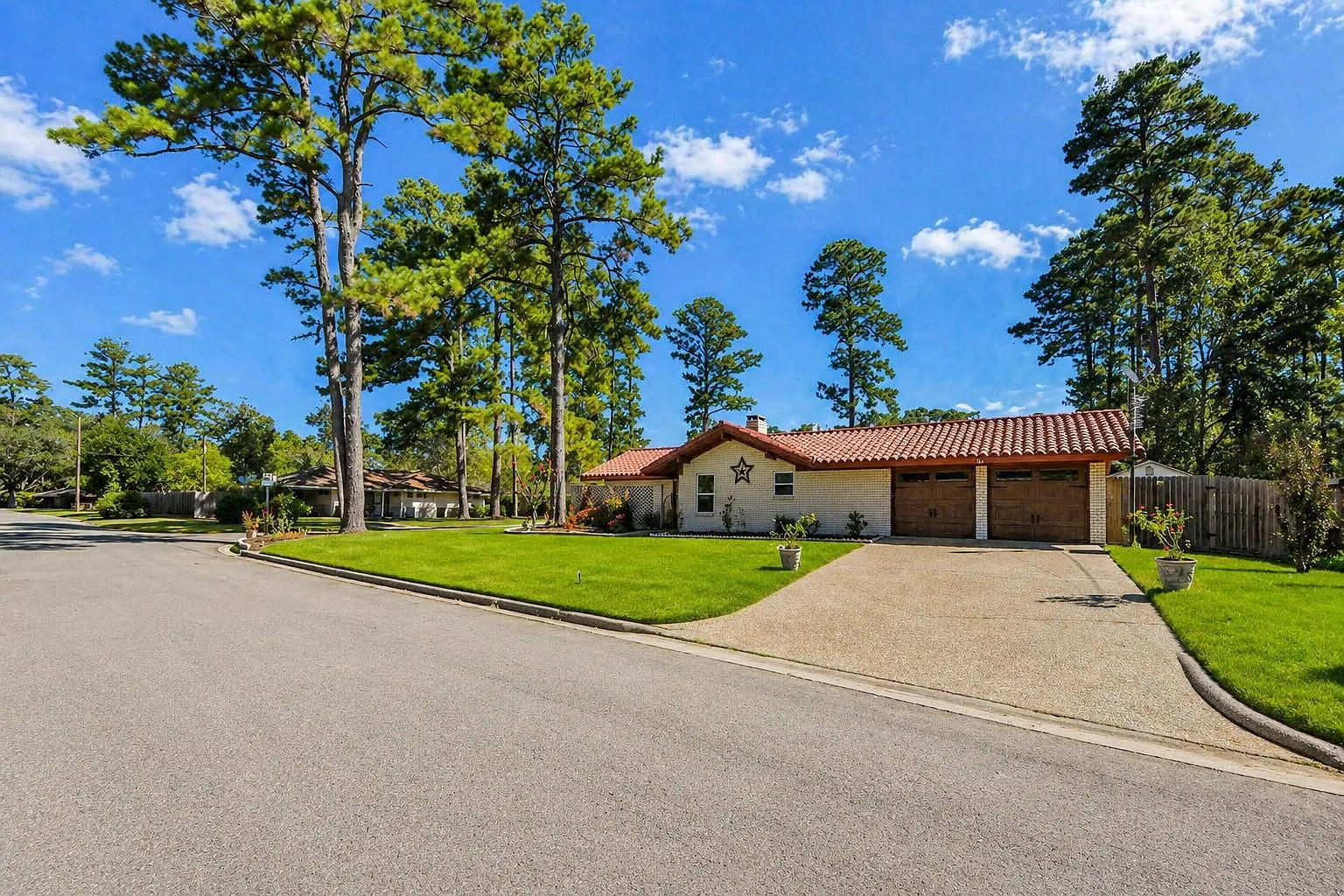3 bed, 2.0 bath, 2179 sqft, $2,500 — Photo 3