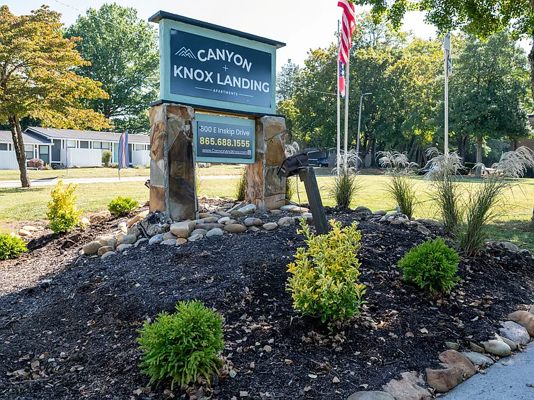 Canyon and Knox Landing Apartments — Photo 10