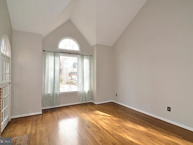 10200 Aspen Willow Dr — Photo 13