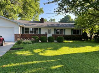 325 E Spruce St, Chatham, IL 62629