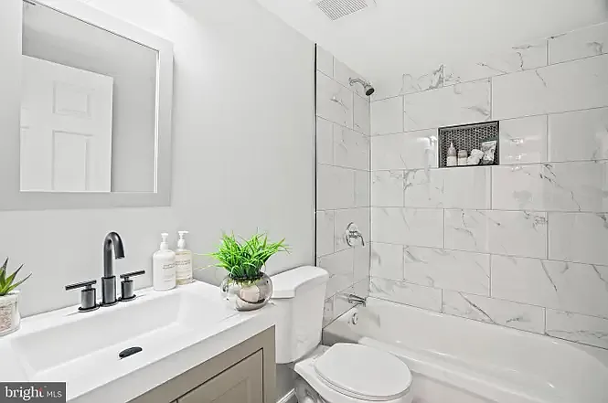 1240 Holbrook Ter NE #204 — Photo 17